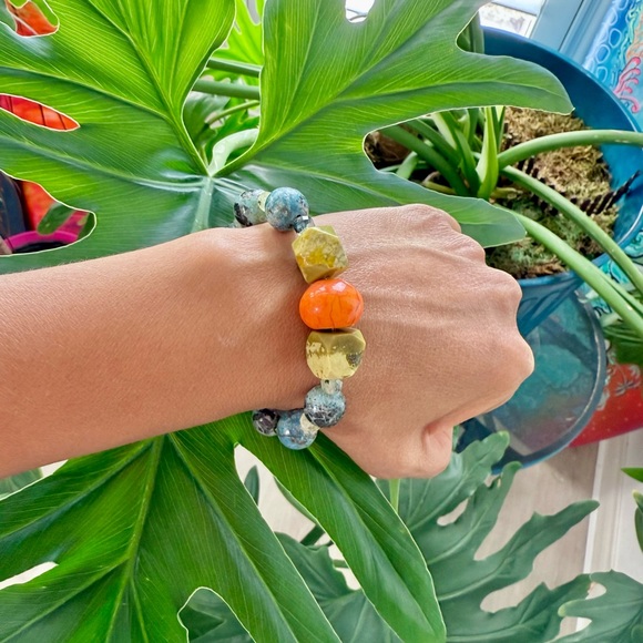 Howlite, Serpentine, Jasper & Prehnite Bracelet - Picture 3 of 6